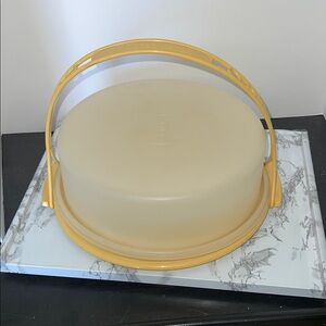 Tupperware Vintage Yellow and Cream Round Carrier